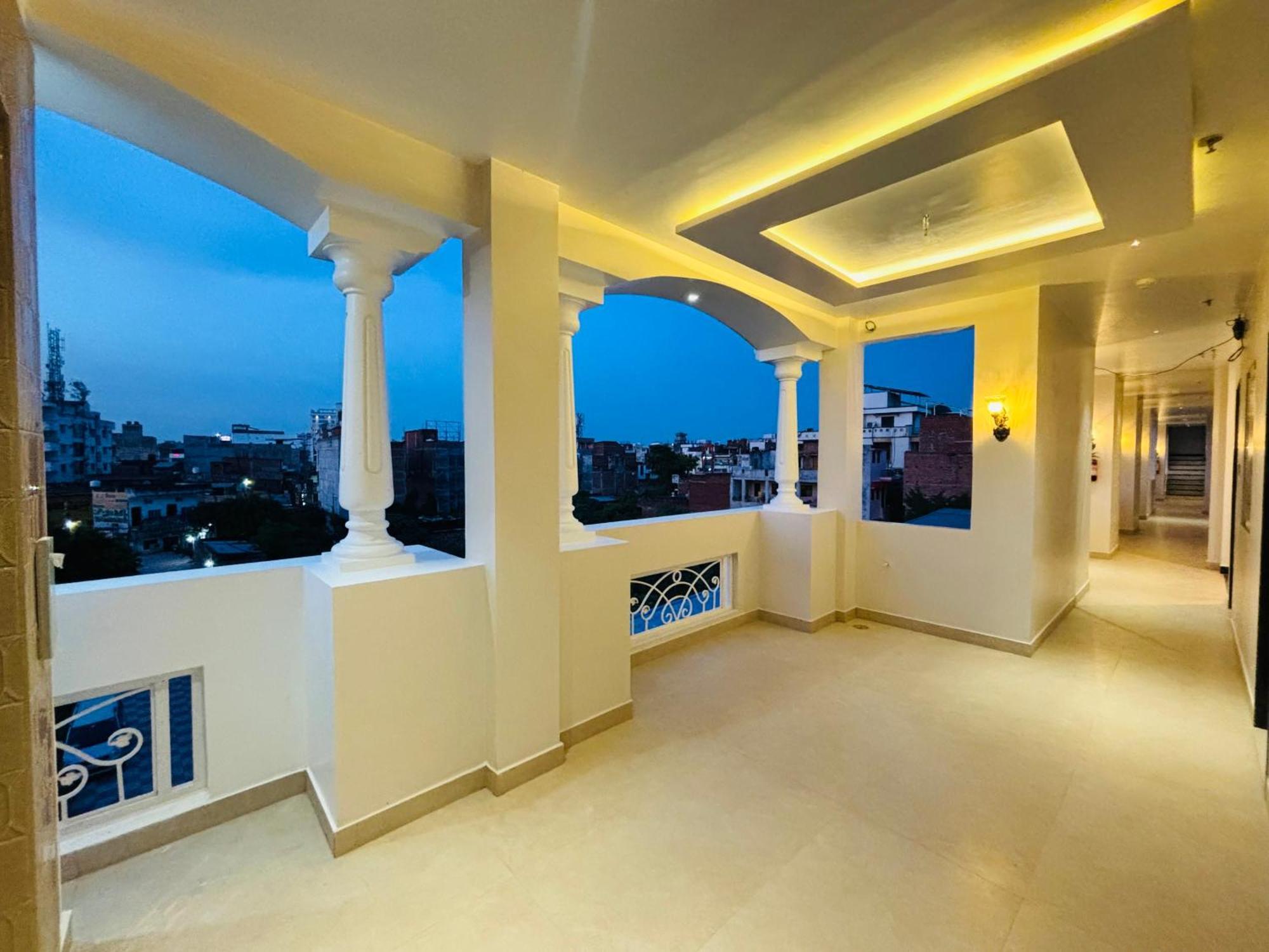 Tls- The Lavish Hotel *